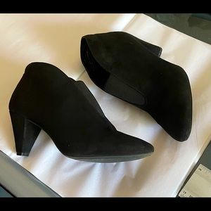 Black faux suede bootie shoes. Size 7.5. Memory foam interior.